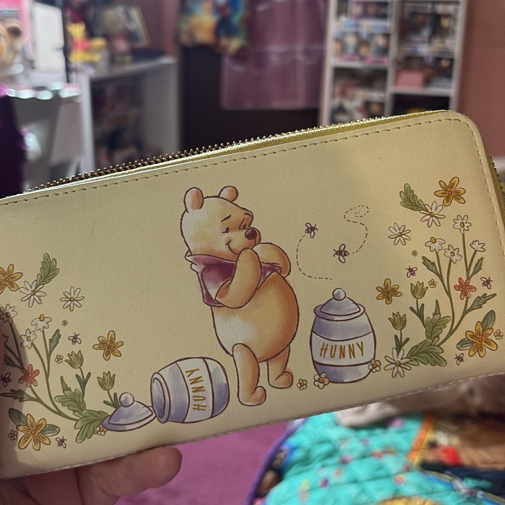 Loungefly Cream Winnie the Pooh Wallet